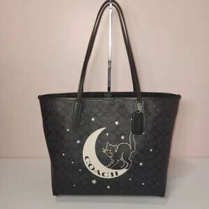 Coach Tote In Signature Canvas With Halloween Bag